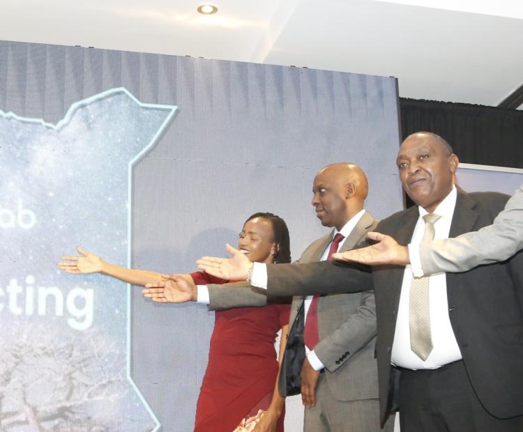 CA Director General David Mugonyi (second left) during the launch Long Distance Fibre Project by Bayobab Kenya